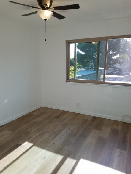 Building Photo - 792 Ferndale Ct