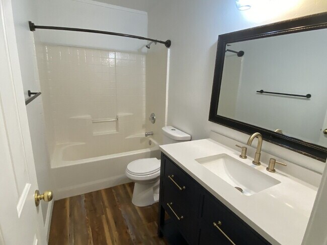 Building Photo - 4 Bed, 2 Bath beautiful home with pool