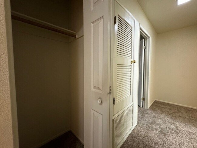 Building Photo - 2BR Condo w/Marina and Dock-Gated Waterfro...