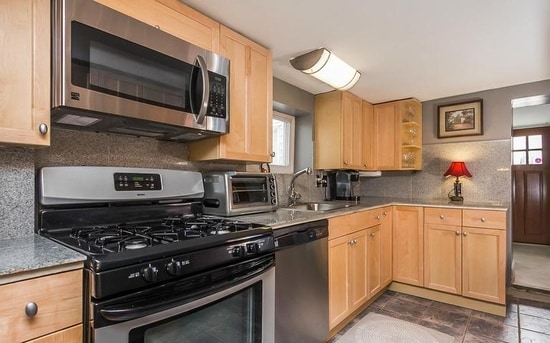 Building Photo - 825 S Linwood Ave