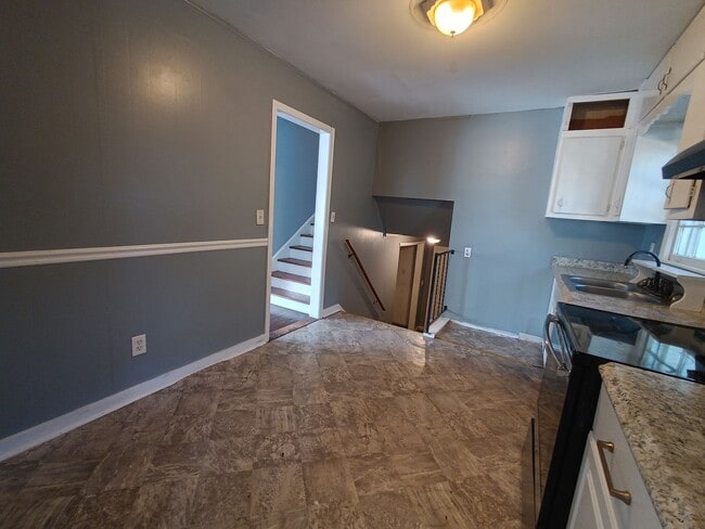 Building Photo - Half off first month rent move in special