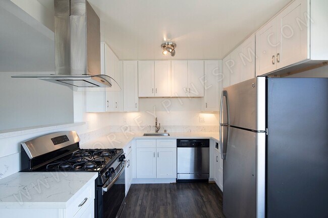 Building Photo - *OPEN HOUSE: 8/30 11:30AM-12:30PM* 2 Bed/1...
