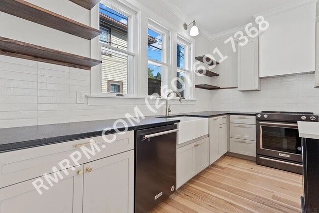 Building Photo - 1118 Rockhill St