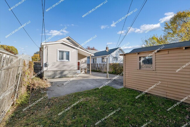 Building Photo - 22618 Maxine St