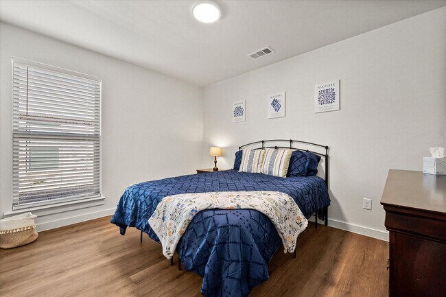 Building Photo - 2503 Langford Ave