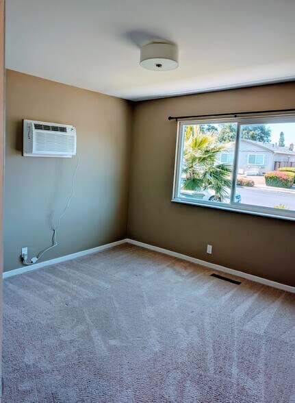 Building Photo - 22422 Walnut Cir S