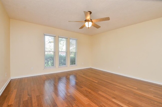 Building Photo - 2731 River Birch Dr