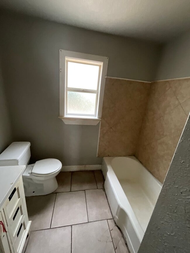 Building Photo - 1422 Grigsby St