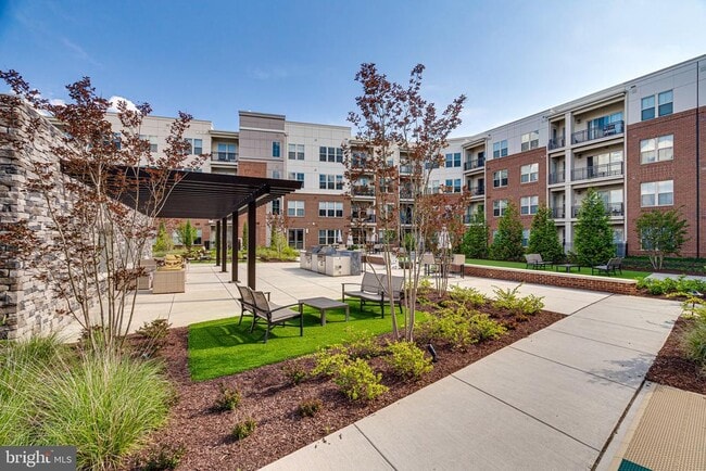 Building Photo - 10755 Fairgrounds Dr