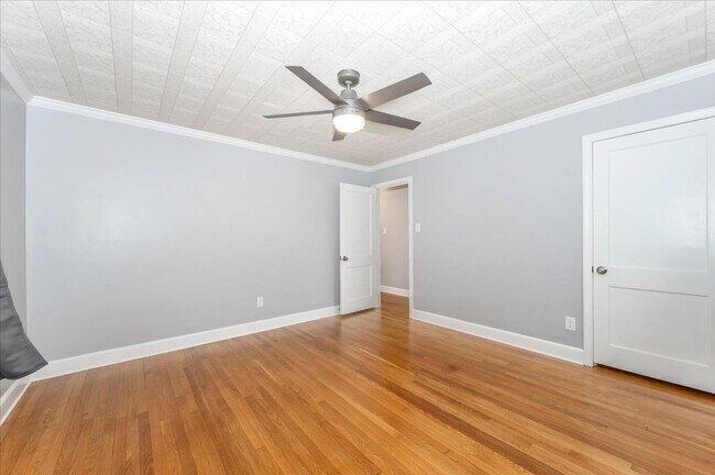 Building Photo - 116-118 Linden Avenue