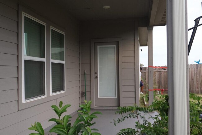Building Photo - 6511 Dragride Rd
