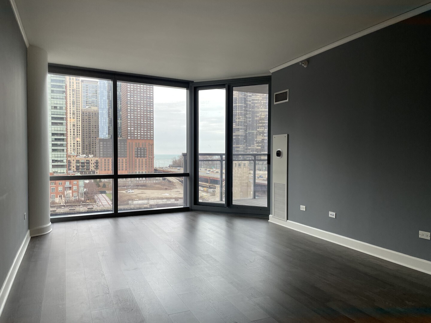 Building Photo - 450 E Waterside Dr