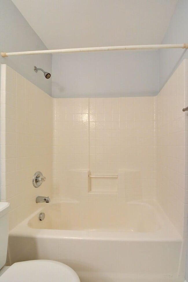 Building Photo - BEAUTIFUL 2 STORY SINGLE FAMILY HOME WITH 3 BEDROOMS AND 2.5 BATHS LOCATED IN SOUTHWEST