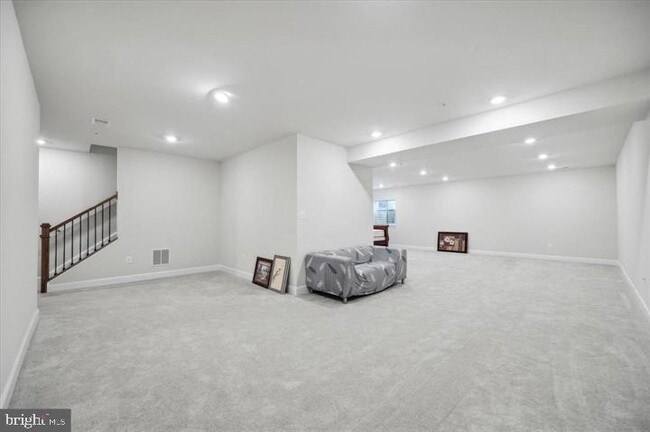 Building Photo - 325 Piper Ln