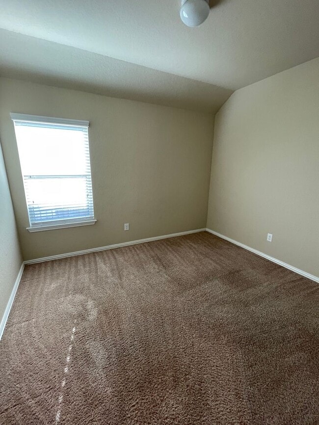 Building Photo - 4/2 in  a gated community in JOHNSON RANCH NORTH