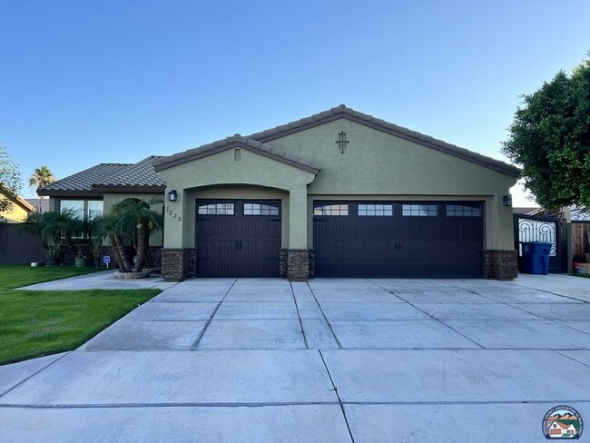 Primary Photo - 1220 Mc Millin St