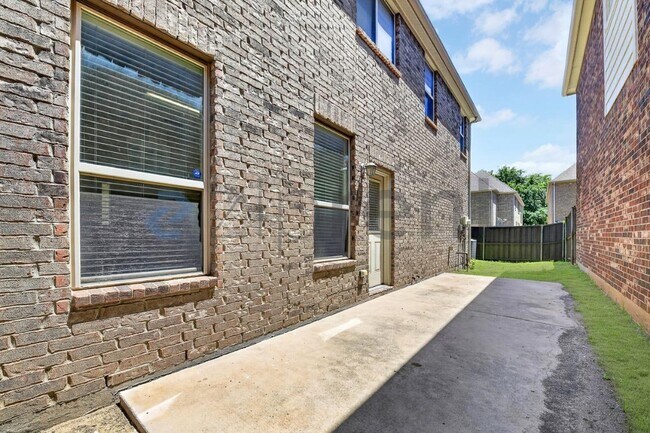 Building Photo - 3408 Porter Creek Dr
