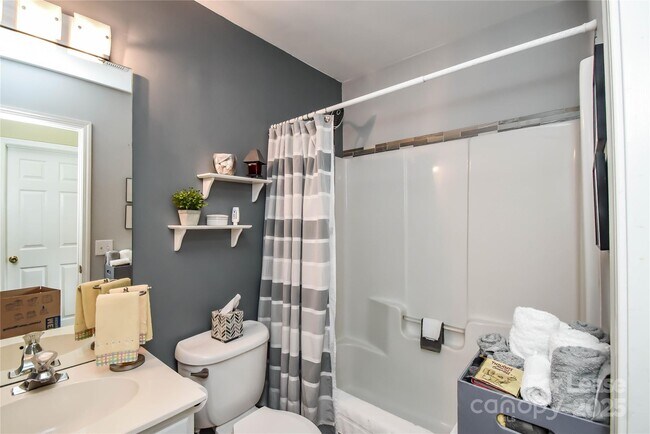 Building Photo - 2121 Kaybird Ln