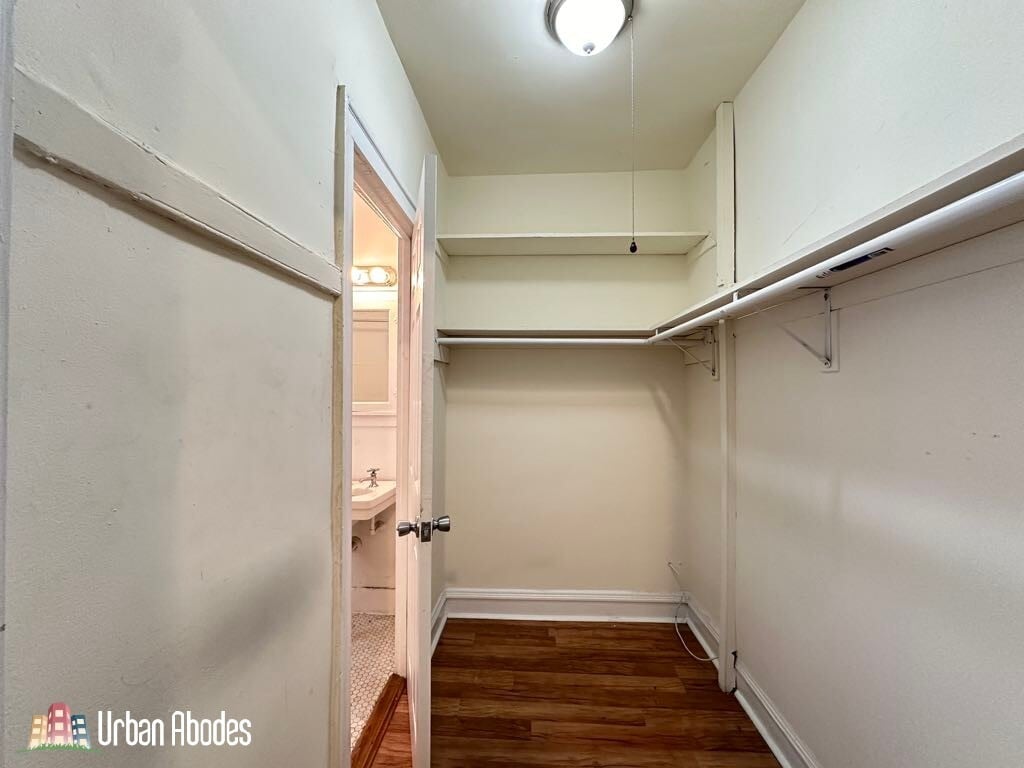 Building Photo - 2530 N Sawyer Ave