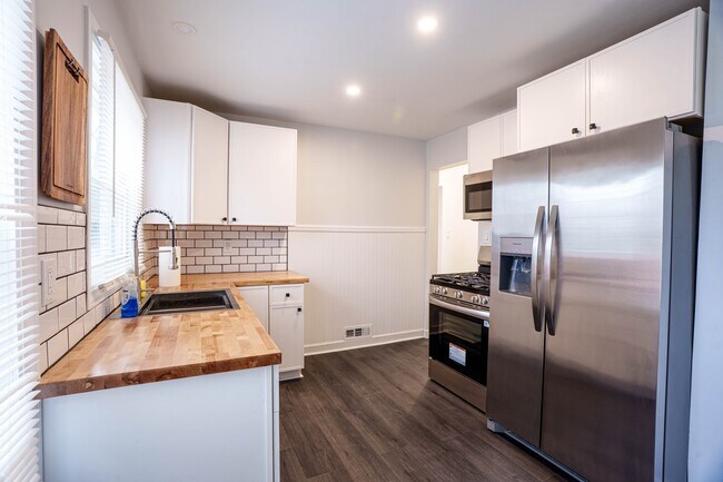 Building Photo - 361 Adams Ct