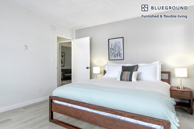 Building Photo - 1231 S Bundy Dr
