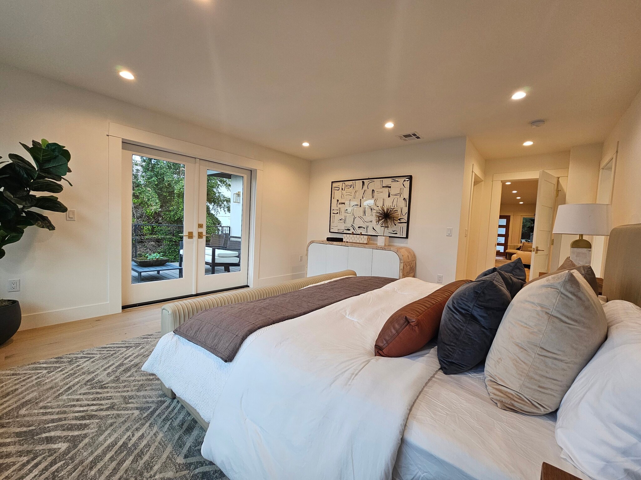 Building Photo - 957 Manzanita St