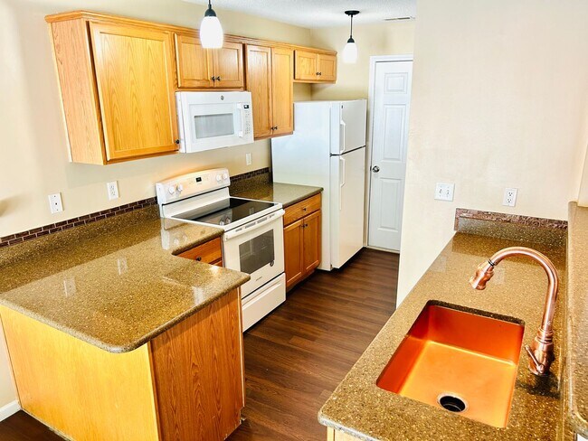 Building Photo - Fresh Updated Interior, Close to Fort Riley