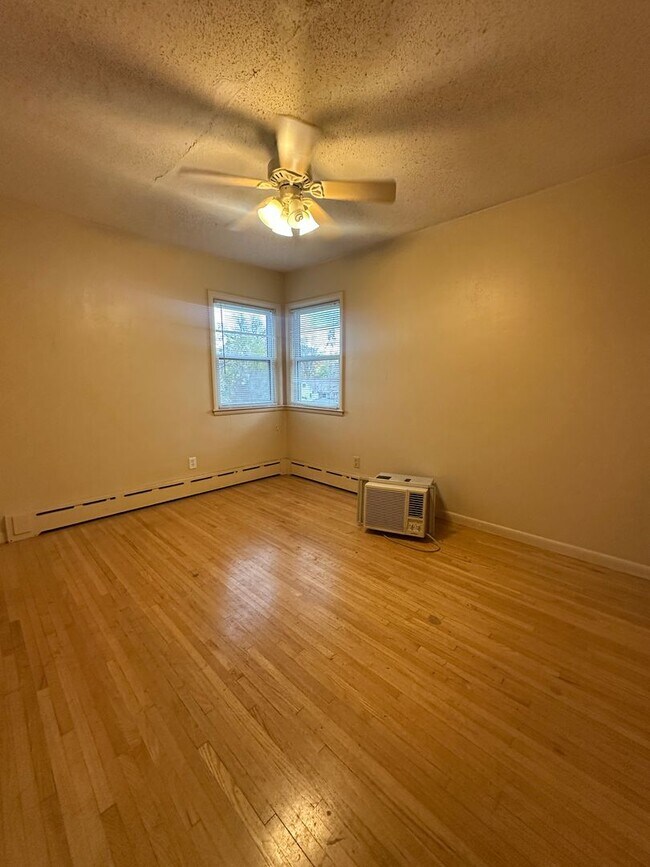 Building Photo - Hawthorne