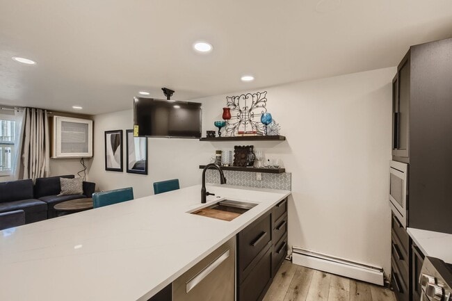 Building Photo - Central 1 BDR / 1 BA Condo in Boulder