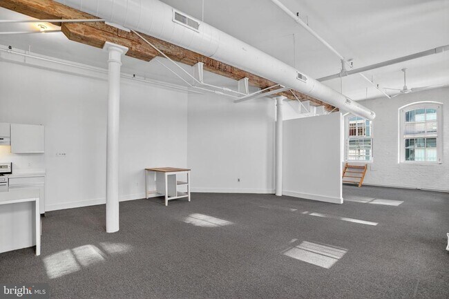 Building Photo - 408 Vine St