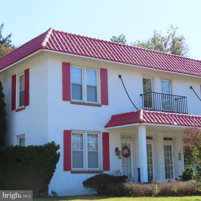 Building Photo - 302 S Coldbrook Ave