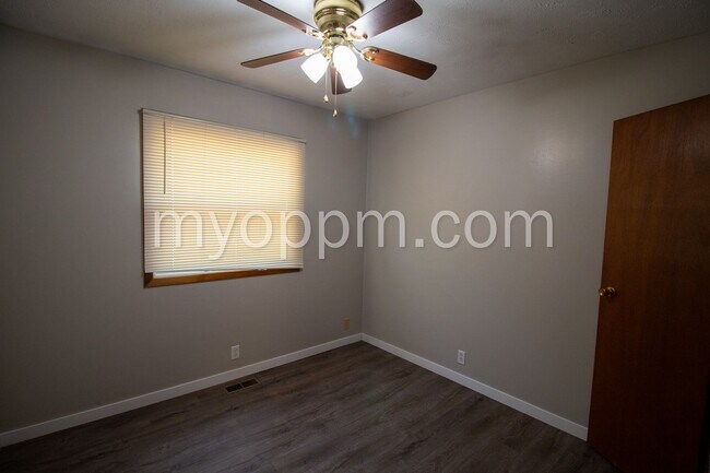 Building Photo - Spacious Omaha Home