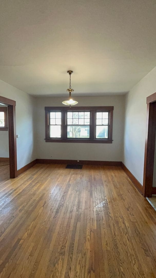 Building Photo - 901 Cottage Ave