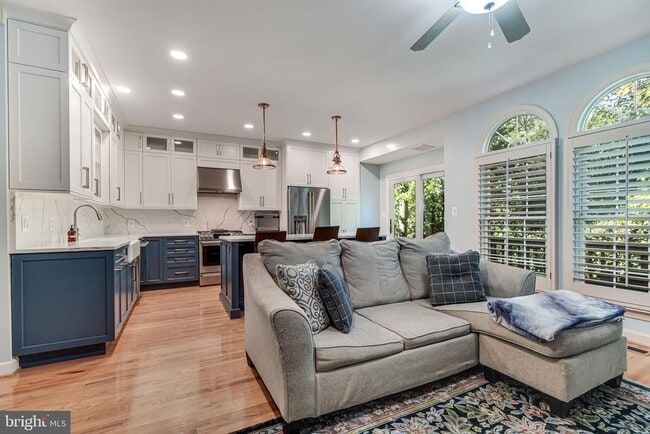 Building Photo - 150 Rees Pl