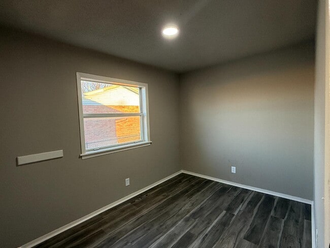 Building Photo - 2320 Haskell St