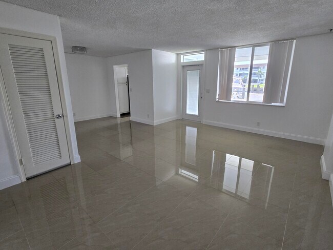 Building Photo - 104 Paradise Harbour Blvd