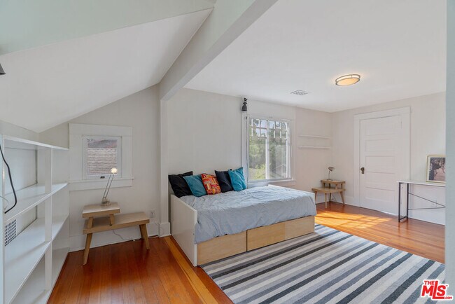 Building Photo - 655 S Hudson Ave
