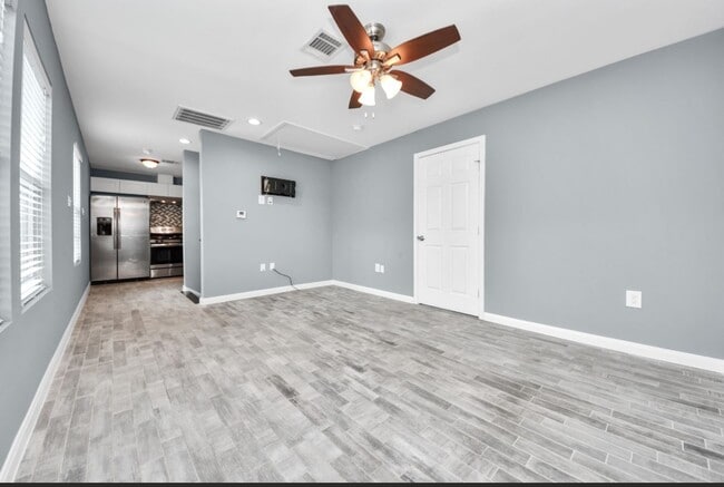 Building Photo - 109 N Eastwood St