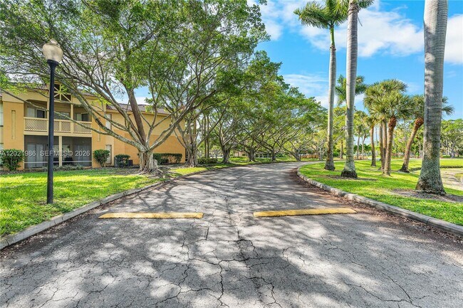 Building Photo - 4759 Via Palm Lakes