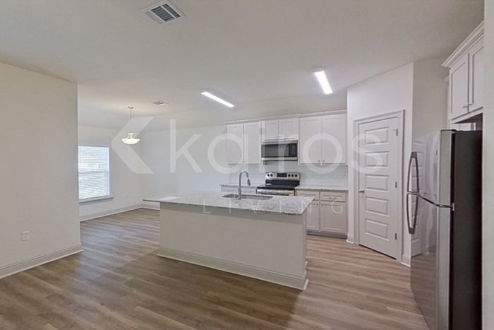 Building Photo - 8049 Hendrick Dr