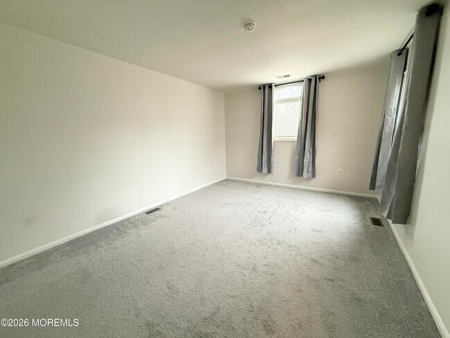 Building Photo - 41 Weller Pl