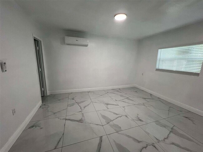 Building Photo - 1601 Crooms Ave