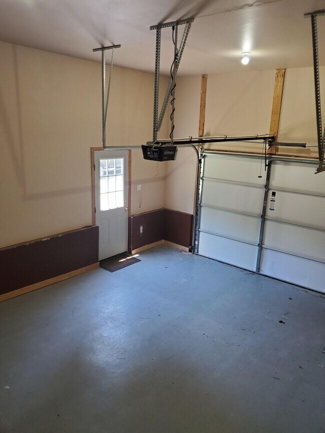 Building Photo - Chesterfield-4 bed 3 1/2 bath Home with 2 Primary Bedrooms