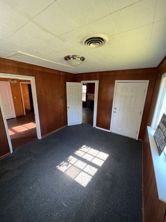 Building Photo - 2511 Quinton St