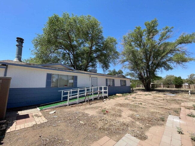 Building Photo - Room to Spread Out! South Valley 3bd on a ...