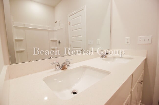 Building Photo - Gorgeous End Unit in Myrtle Beach