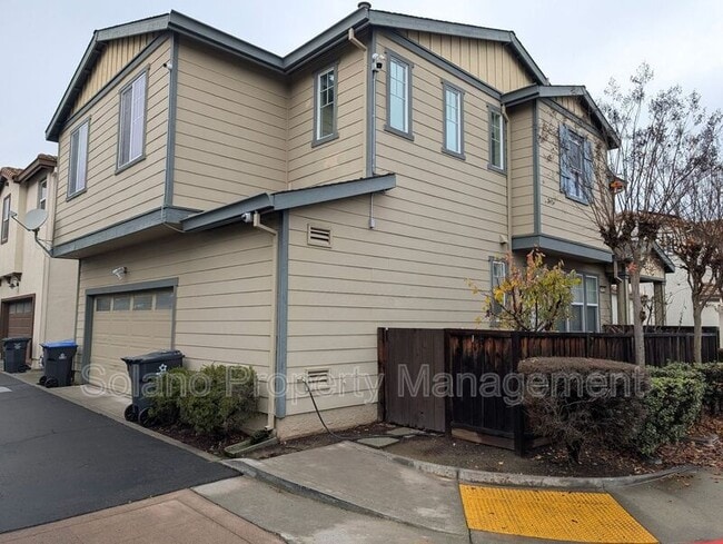 Building Photo - 1613 Centennial Dr