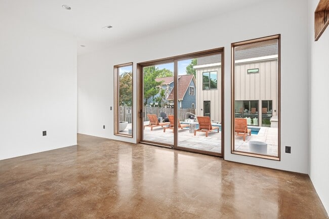 Building Photo - 1603 5th Ave N