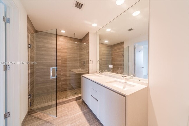 Building Photo - 1010 Brickell Ave