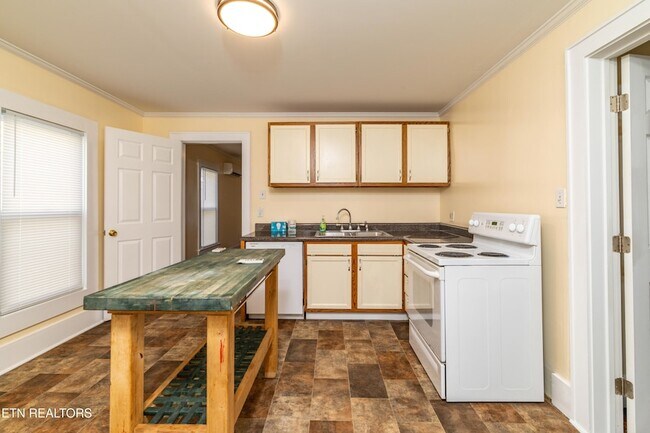 Building Photo - 1443 N 4th Ave